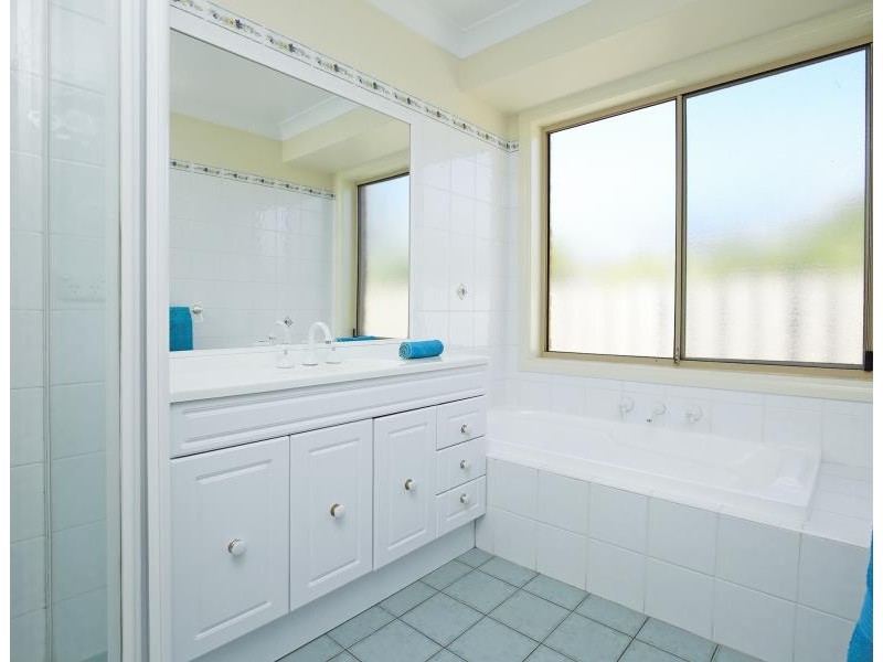 38 Kimba Drive, Glenfield Park NSW 2650