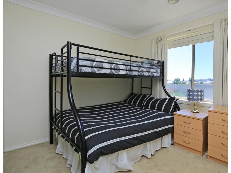 38 Kimba Drive, Glenfield Park NSW 2650