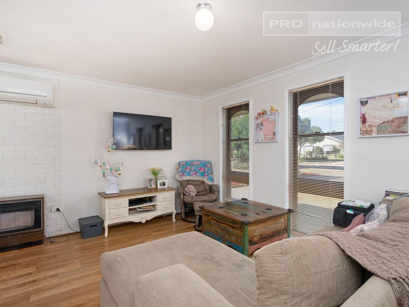 6 Crisp Drive, Flowerdale NSW 2650