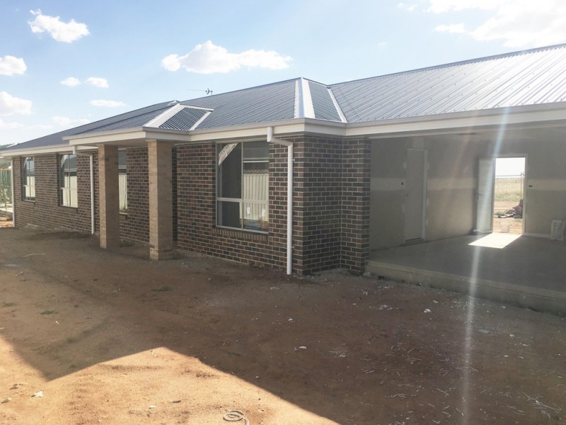 2/16 Rainbow Drive, Estella NSW 2650