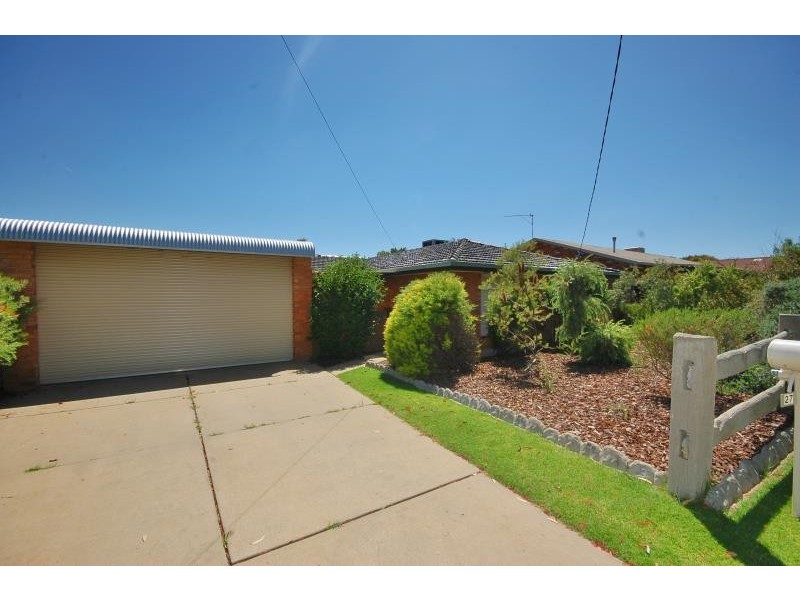 27 Telopea Crescent, Lake Albert NSW 2650