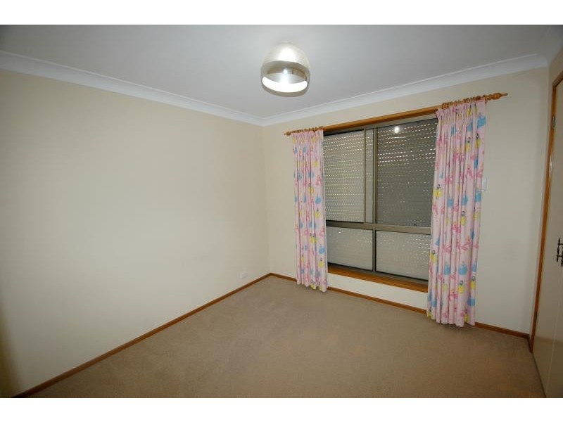 27 Telopea Crescent, Lake Albert NSW 2650