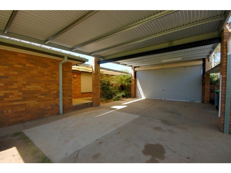 27 Telopea Crescent, Lake Albert NSW 2650