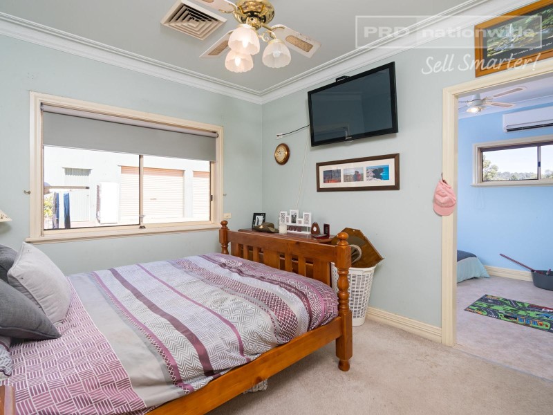 14 Cummins Drive, San Isidore NSW 2650