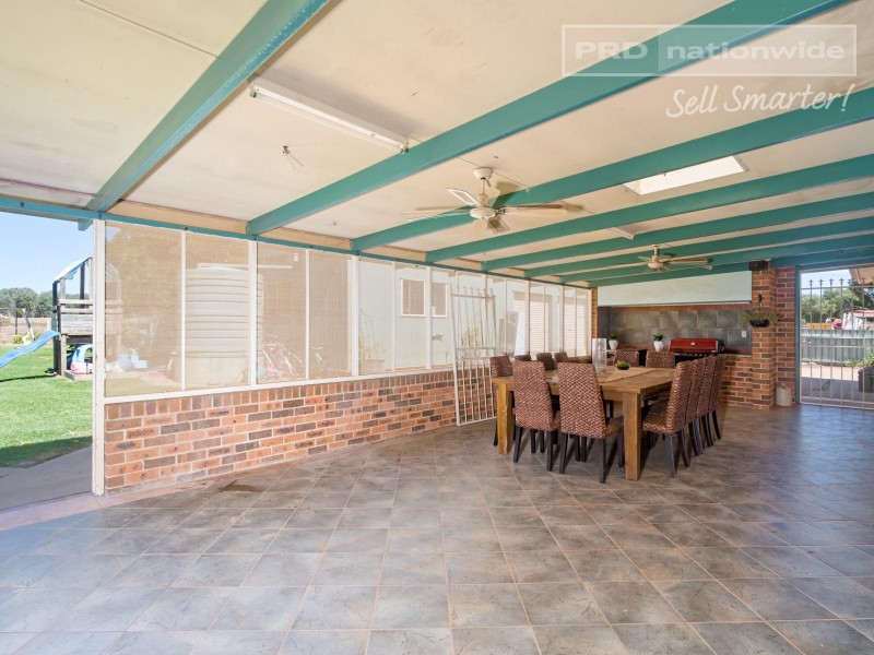 14 Cummins Drive, San Isidore NSW 2650