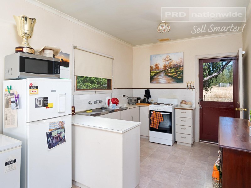 14 Cummins Drive, San Isidore NSW 2650