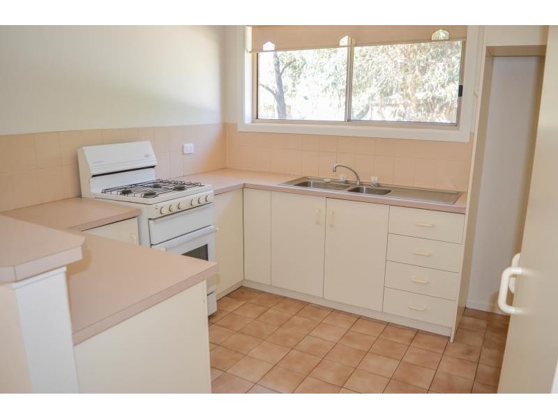 7 Matheson Place, Estella NSW 2650