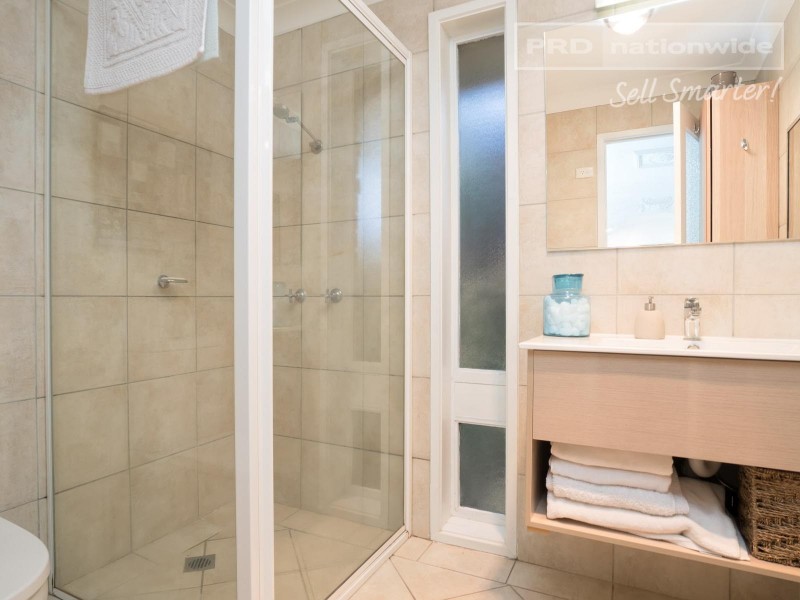 6 Poplar Road, Lake Albert NSW 2650