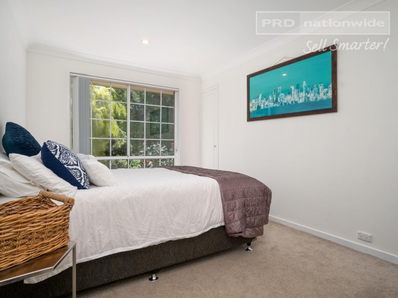 6 Poplar Road, Lake Albert NSW 2650