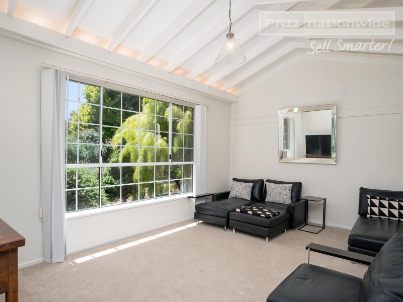 6 Poplar Road, Lake Albert NSW 2650