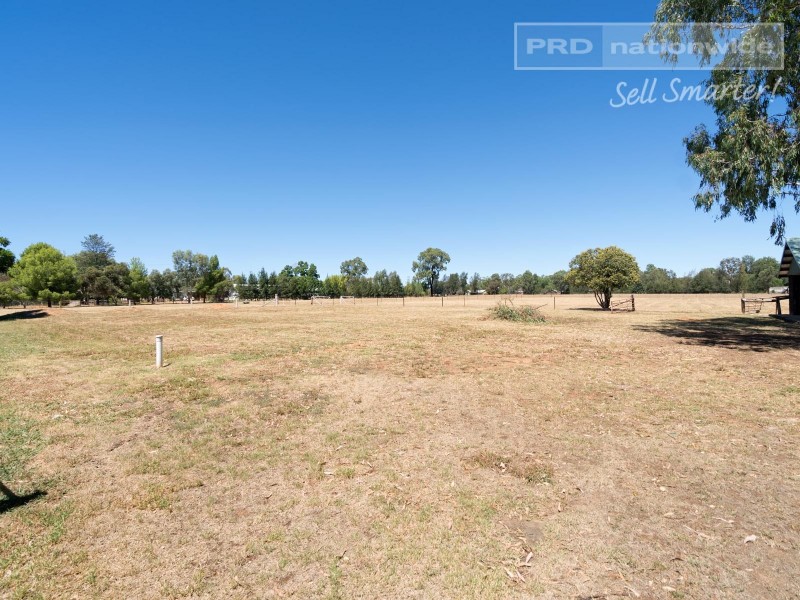 6 Poplar Road, Lake Albert NSW 2650