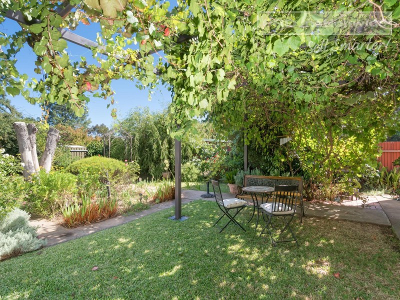 4 Heath Street, Turvey Park NSW 2650