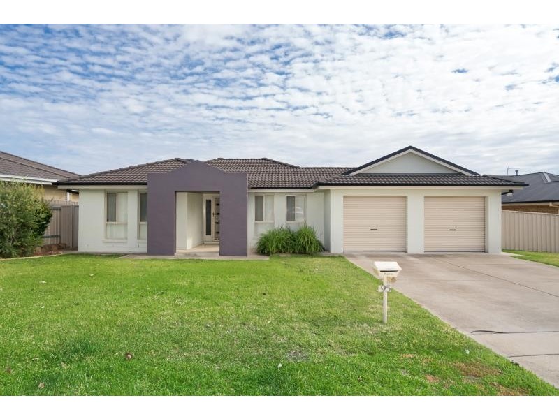 95 Yentoo Drive, Glenfield Park NSW 2650