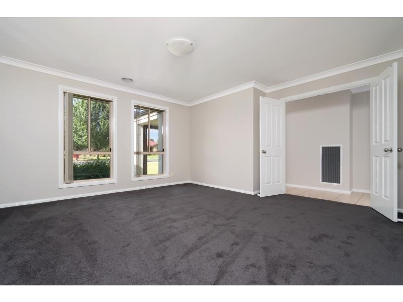 95 Yentoo Drive, Glenfield Park NSW 2650