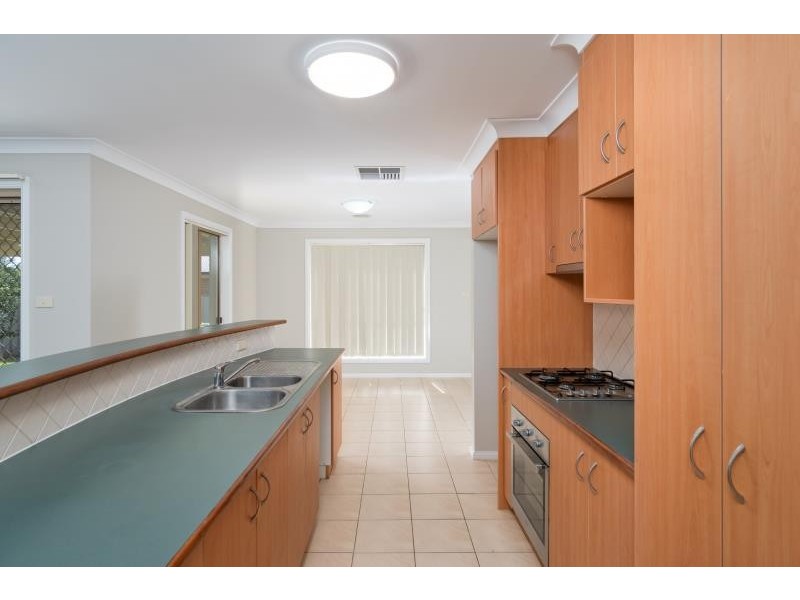 95 Yentoo Drive, Glenfield Park NSW 2650
