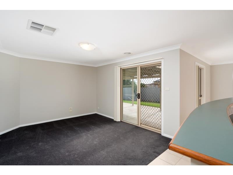 95 Yentoo Drive, Glenfield Park NSW 2650