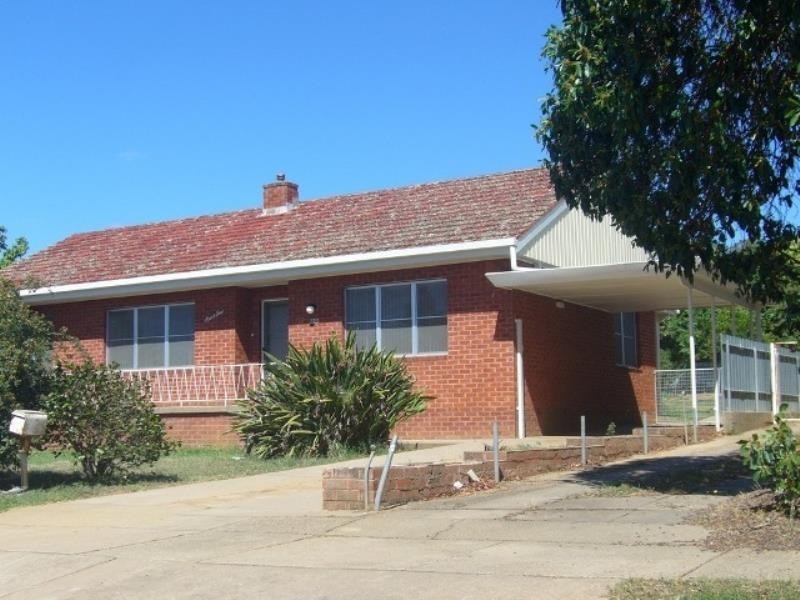 220 Lake Albert Road, Kooringal NSW 2650