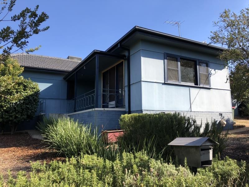 14 Blamey Street, Turvey Park NSW 2650