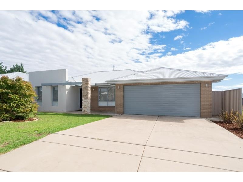1 Barrington Street, Tatton NSW 2650