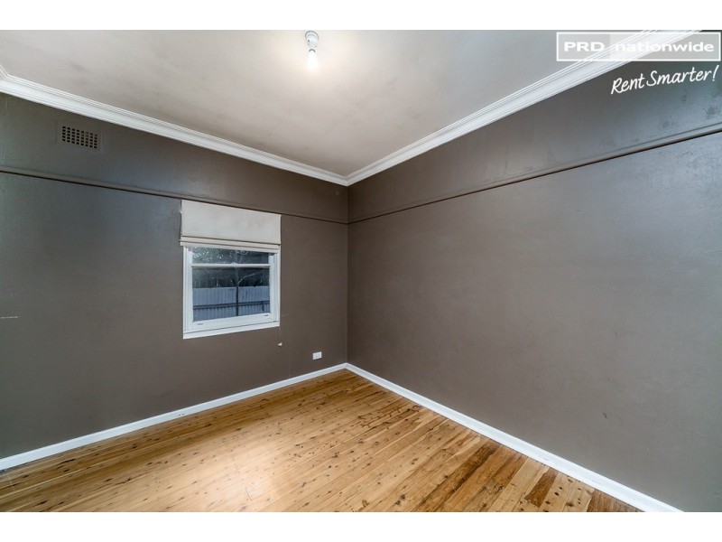 99 Bolger Avenue, Mount Austin NSW 2650