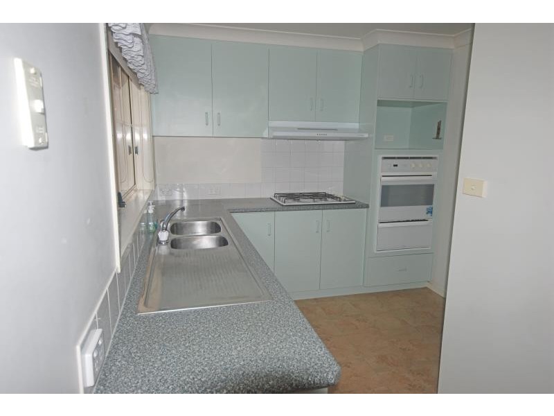 2/8 Japonica Place, Forest Hill NSW 2651