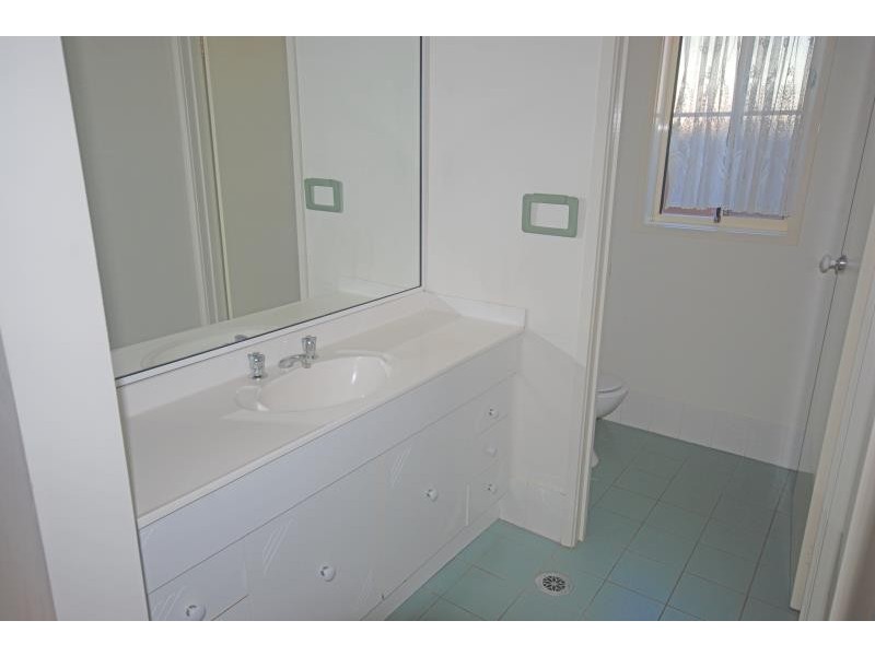 2/8 Japonica Place, Forest Hill NSW 2651