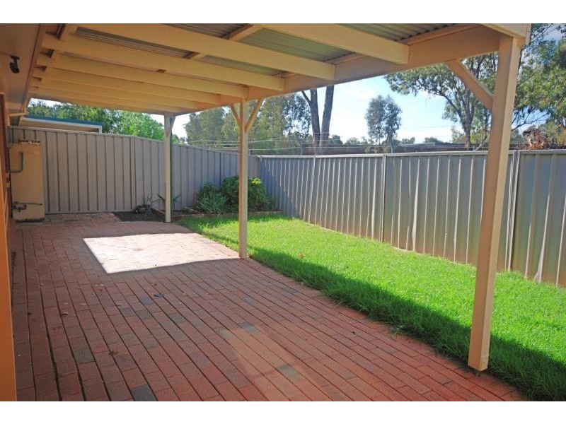2/8 Japonica Place, Forest Hill NSW 2651