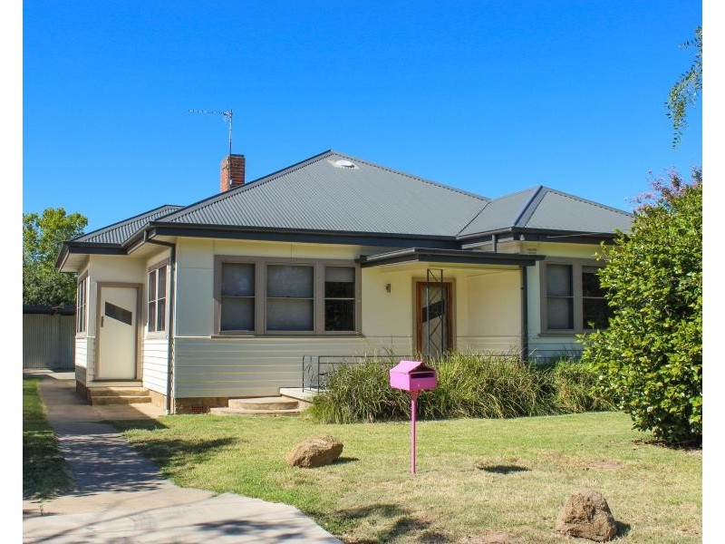 14 Rhoda Avenue, Wagga Wagga NSW 2650
