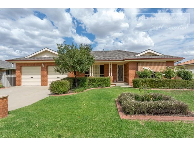74 Yentoo Drive, Glenfield Park NSW 2650