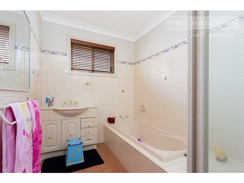 74 Yentoo Drive, Glenfield Park NSW 2650