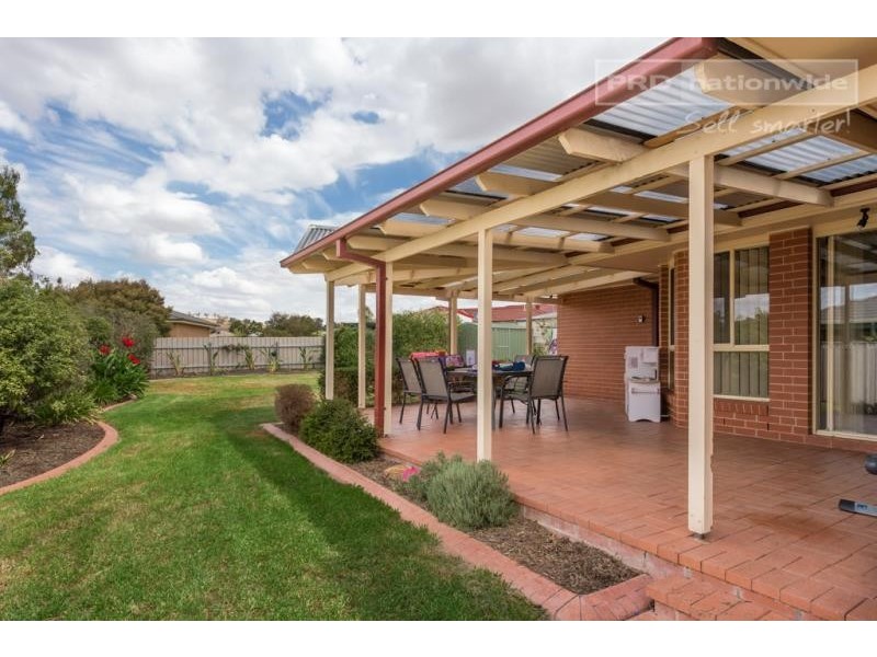 74 Yentoo Drive, Glenfield Park NSW 2650