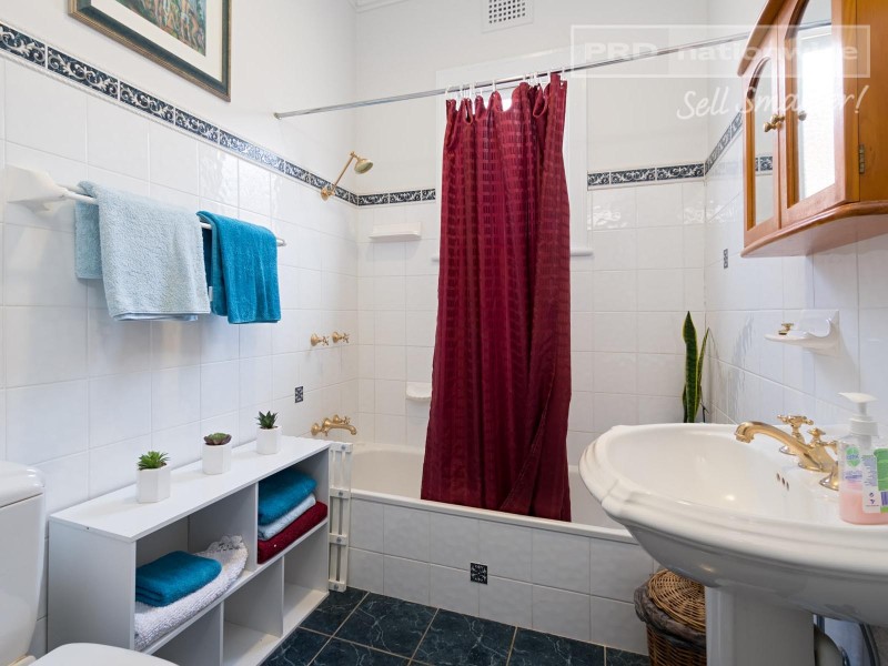 4 Rhoda Avenue, Wagga Wagga NSW 2650