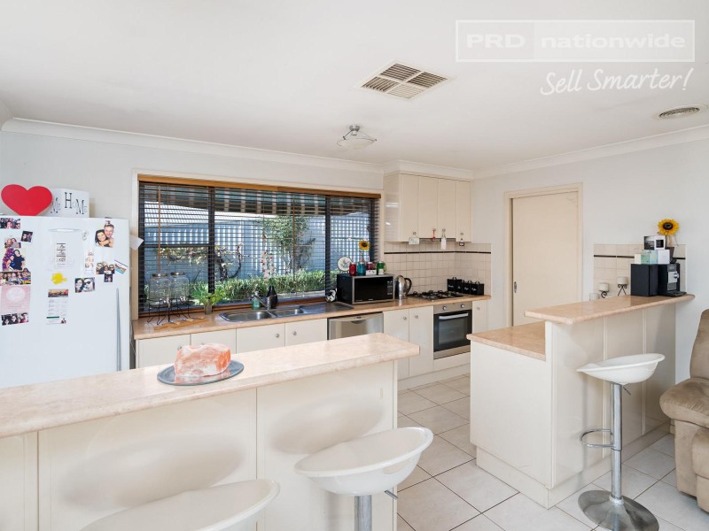 19 Yanko Crescent, Bourkelands NSW 2650