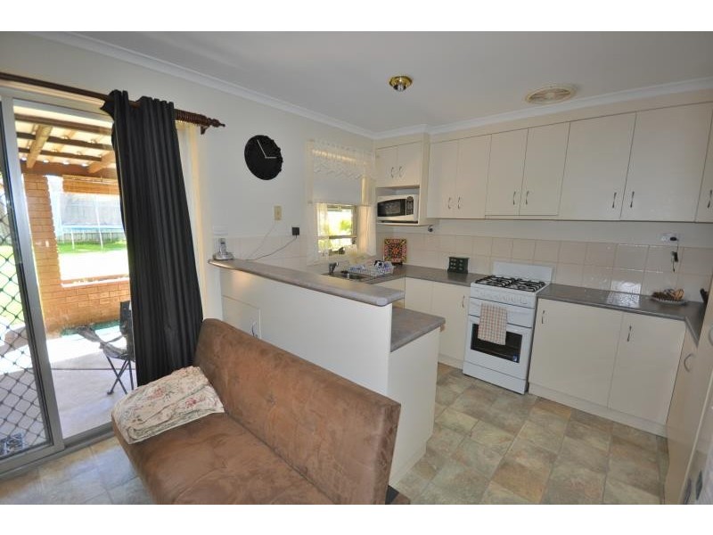 6 Forrest Street, Lake Albert NSW 2650