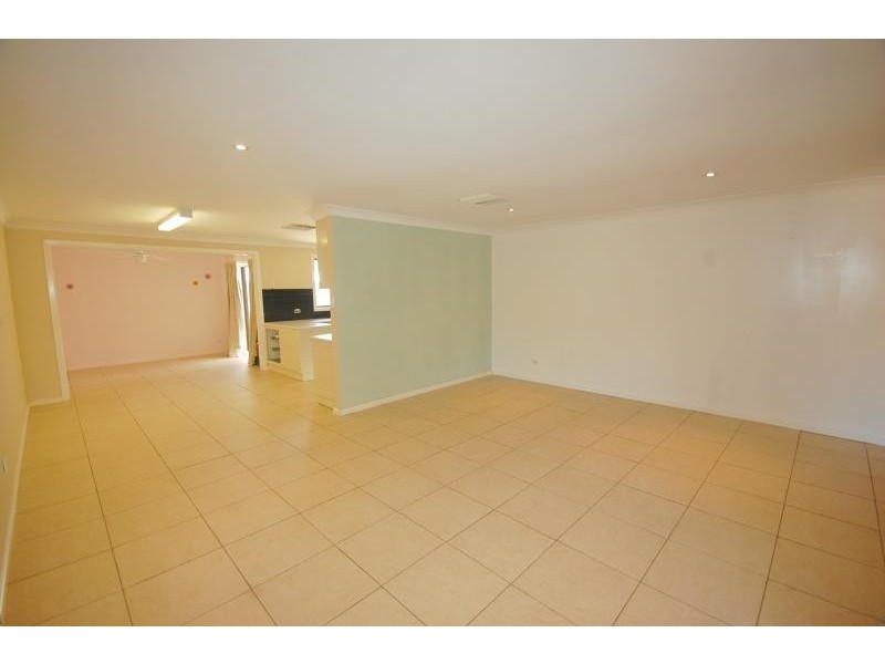 3 Vanda Street, Lake Albert NSW 2650