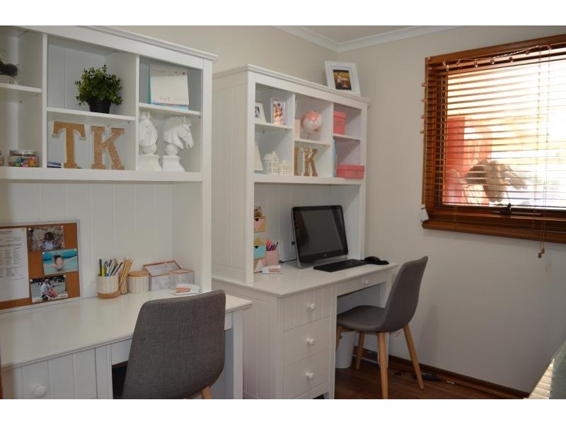 3 Sycamore Road, Lake Albert NSW 2650
