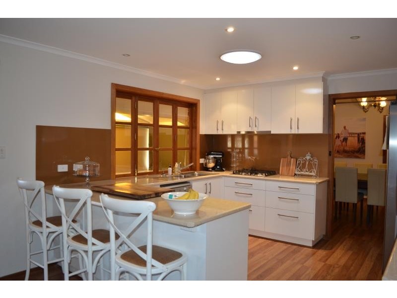 3 Sycamore Road, Lake Albert NSW 2650