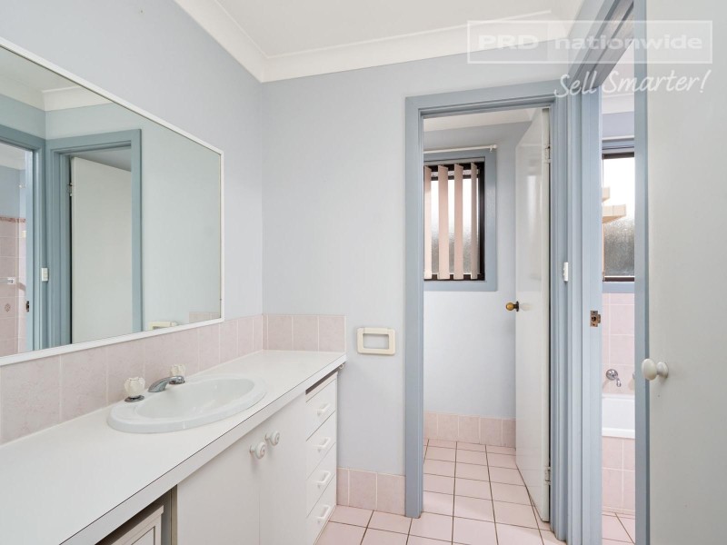 7 Langi Crescent, Glenfield Park NSW 2650