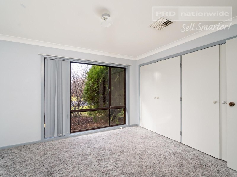 7 Langi Crescent, Glenfield Park NSW 2650