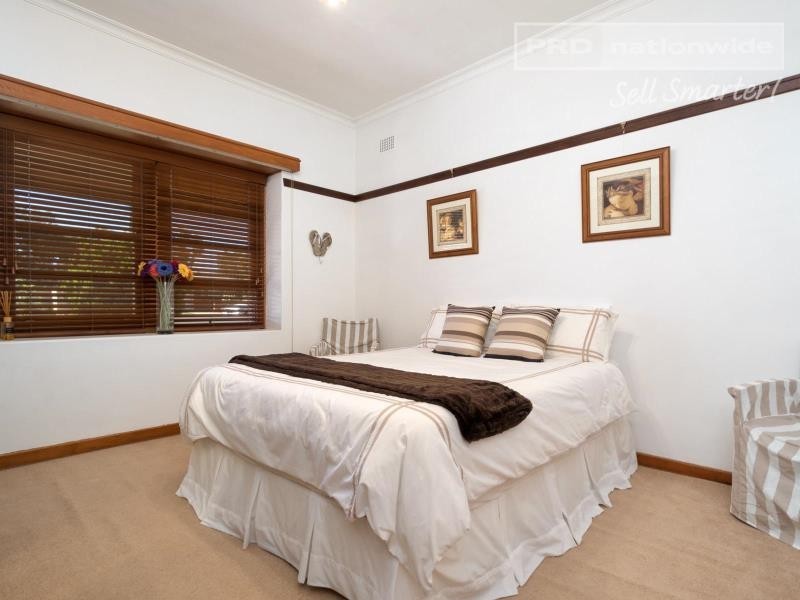 4 Heath Street, Turvey Park NSW 2650