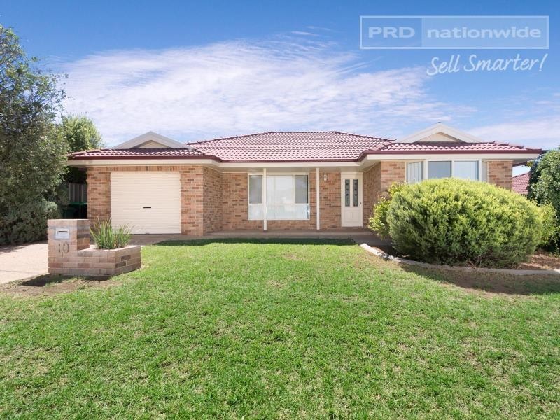 2/10 Illeura Road, Bourkelands NSW 2650