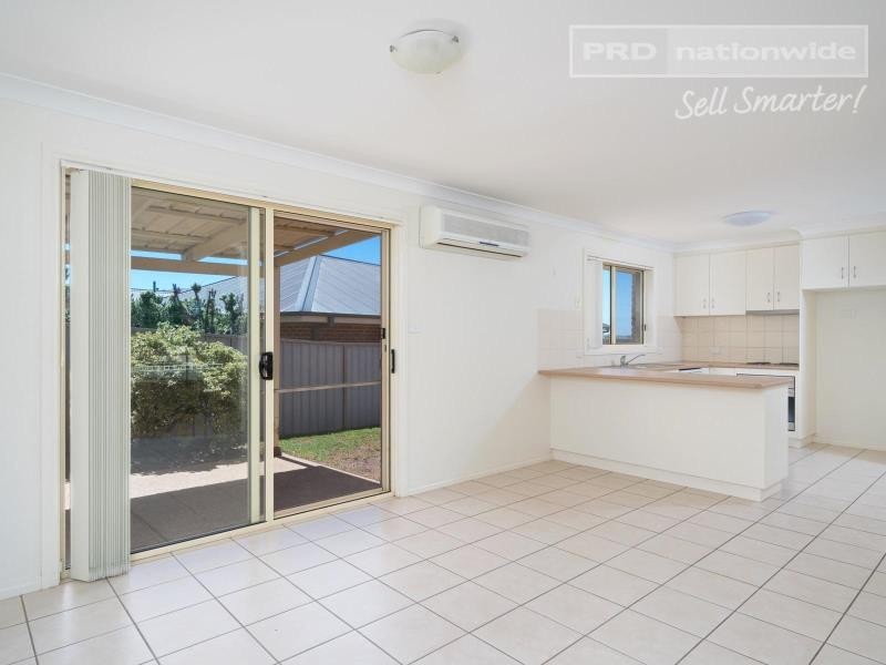 2/10 Illeura Road, Bourkelands NSW 2650