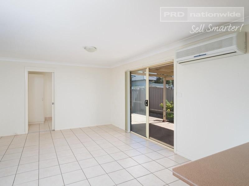 2/10 Illeura Road, Bourkelands NSW 2650