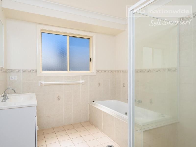 2/10 Illeura Road, Bourkelands NSW 2650