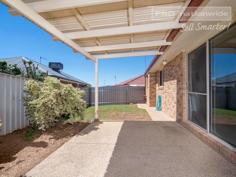 2/10 Illeura Road, Bourkelands NSW 2650