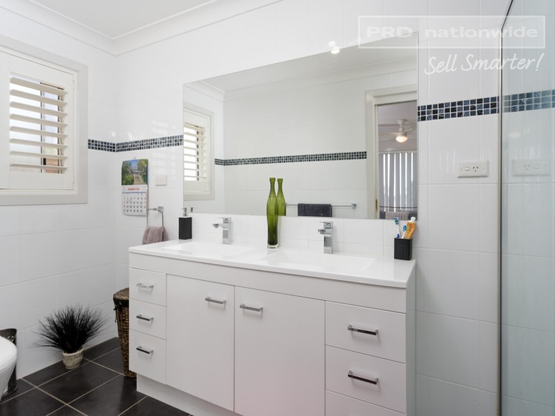 13 Lamilla Street, Glenfield Park NSW 2650