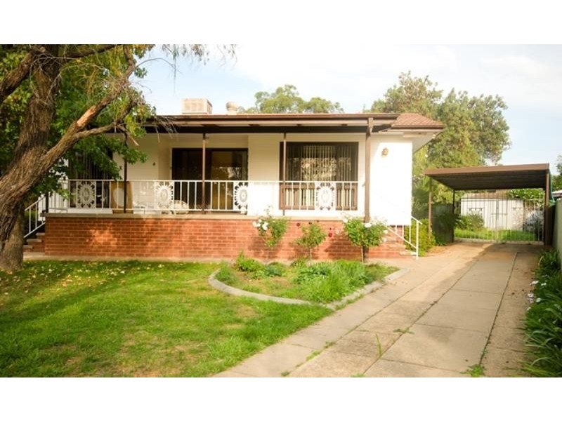 4 Marnock Place, Ashmont NSW 2650