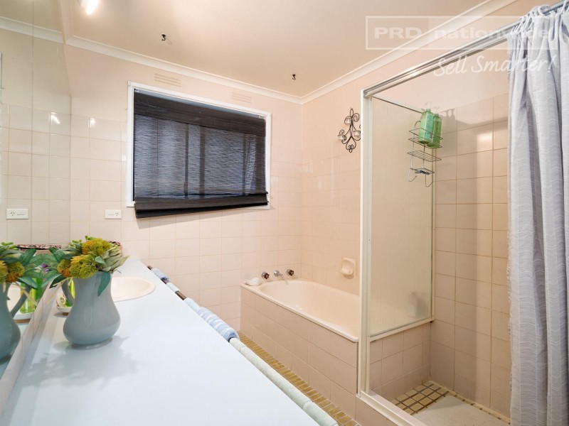 39 Merinda Crescent, Kooringal NSW 2650