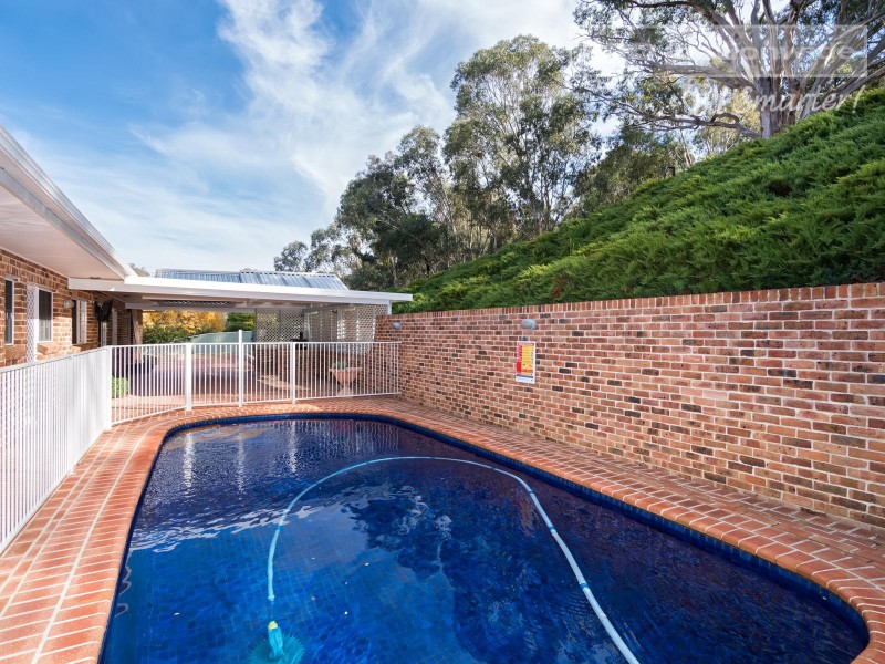 2 Loru Close, Kooringal NSW 2650