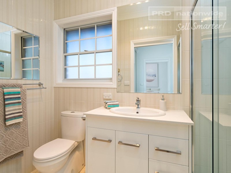 2 Loru Close, Kooringal NSW 2650